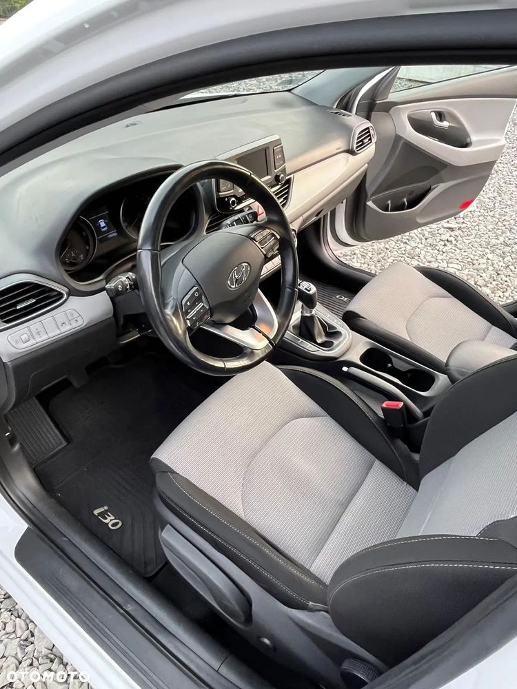 Hyundai i30 1.6 D Classic + - 14