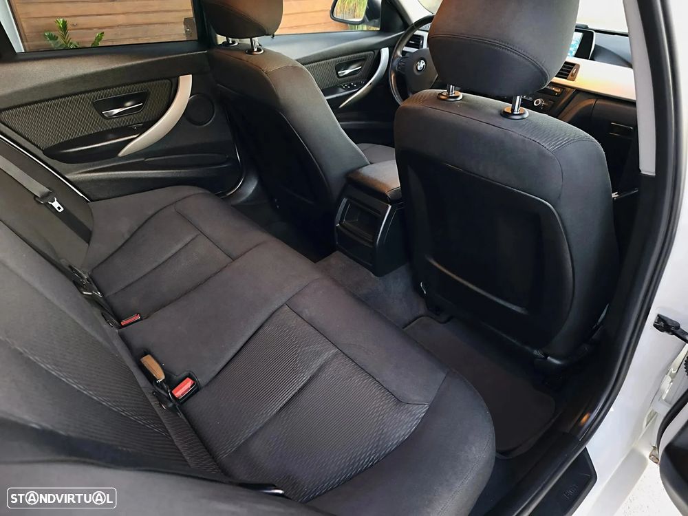 BMW 318 d Auto Line Sport - 17