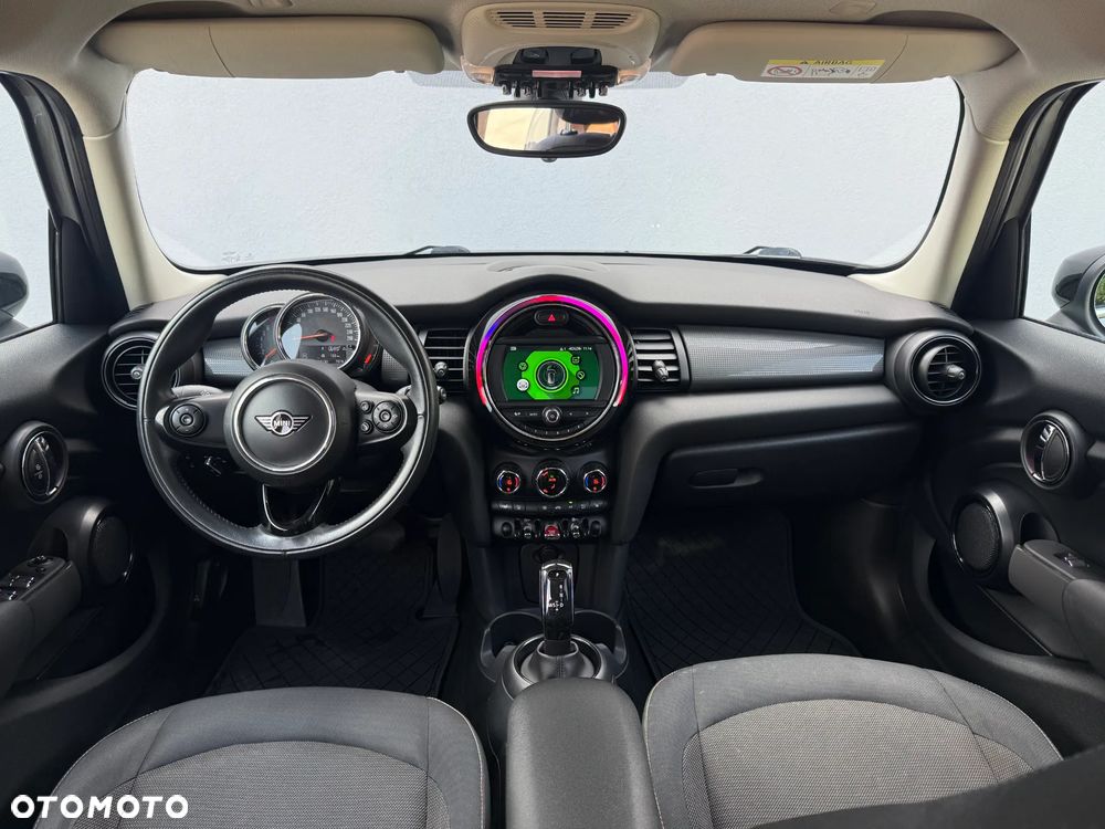 MINI Cooper Standard - 12