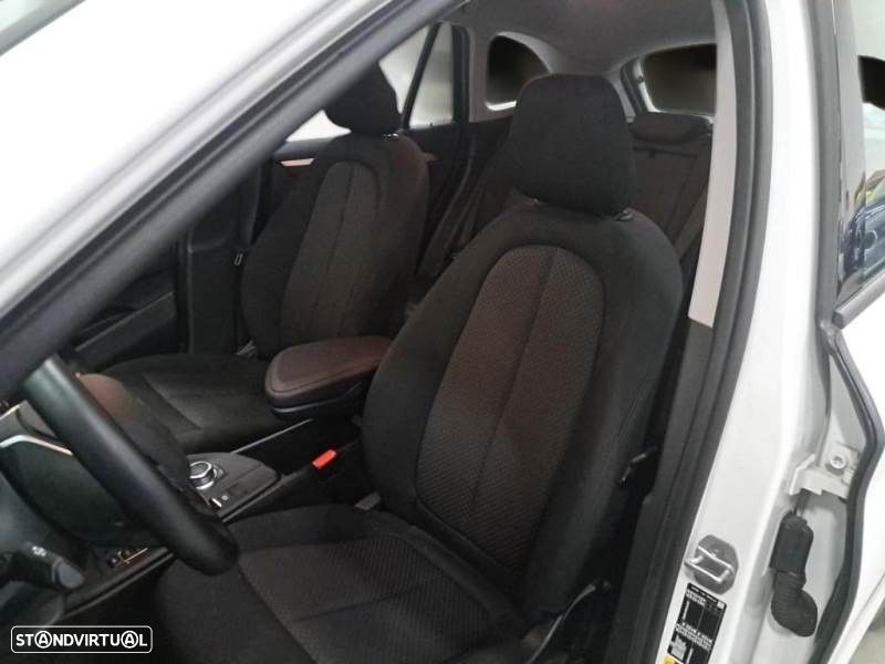 BMW X1 25 e xDrive Corporate Edition - 4