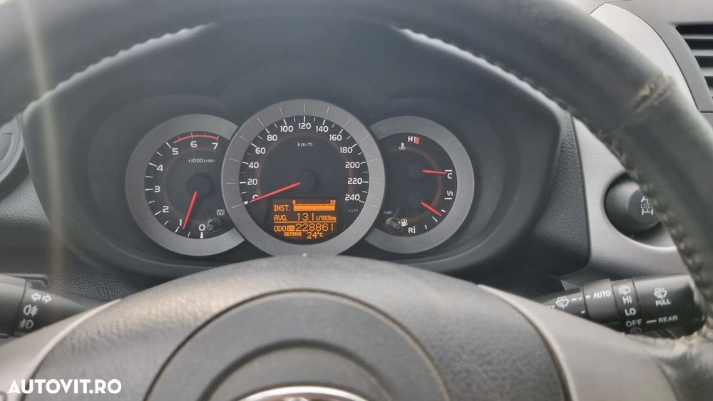 Toyota RAV4 2.2L D-CAT M/T Luxury - 20