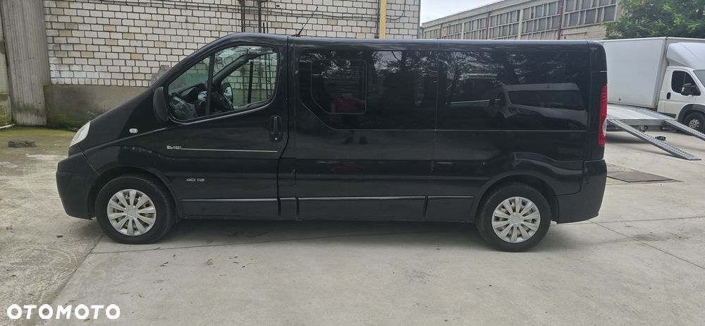 Renault Trafic Grand Passenger Black Edition - 5