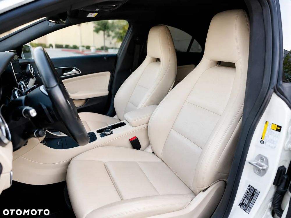Mercedes-Benz CLA 250 4Matic 7G-DCT AMG Line - 11