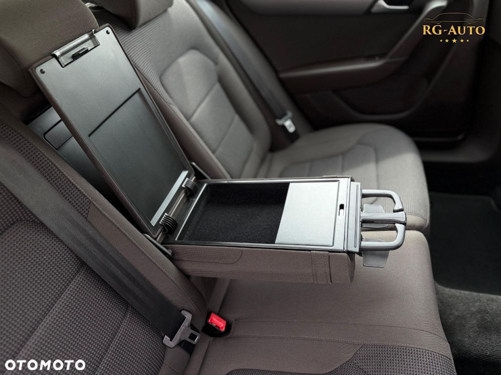 Volkswagen Passat - 34