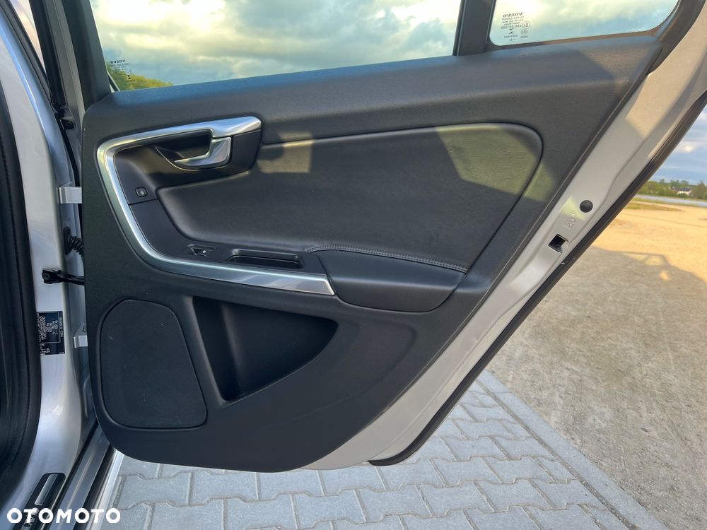 Volvo V60 Cross Country D3 Geartronic Summum - 20