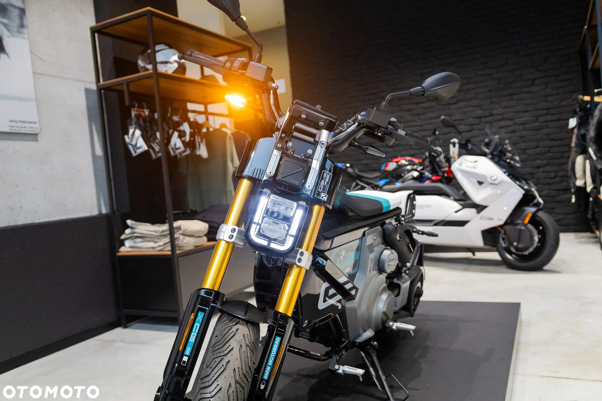 BMW CE 02 - 25