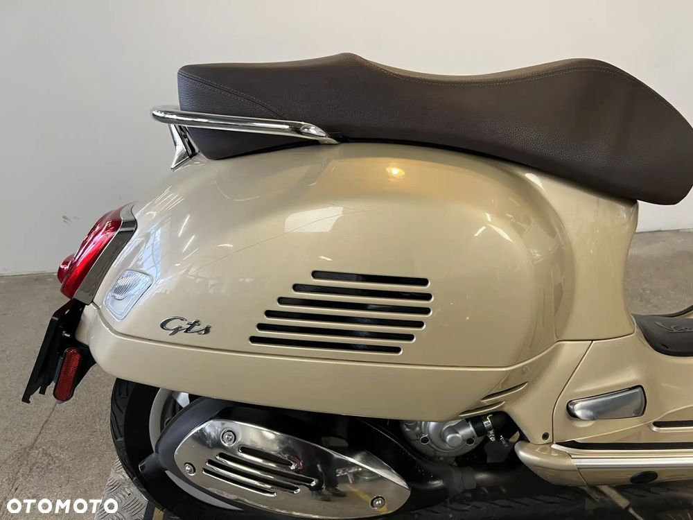 Vespa GTS - 9