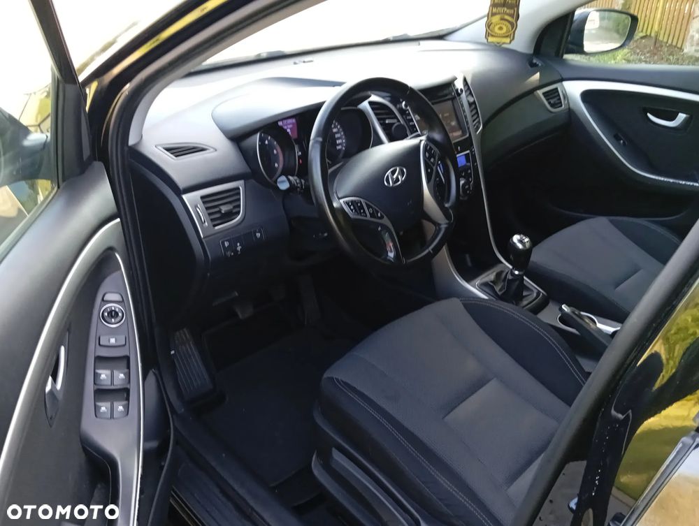 Hyundai i30 1.6 CRDi Fifa World Cup Edition - 5