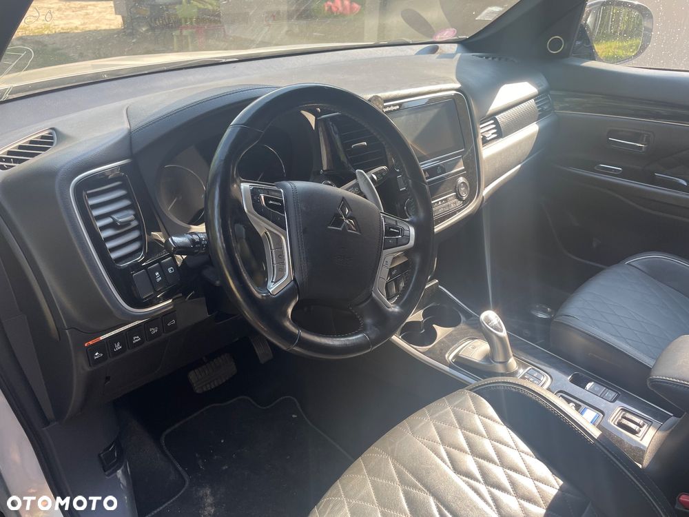 Mitsubishi Outlander - 13