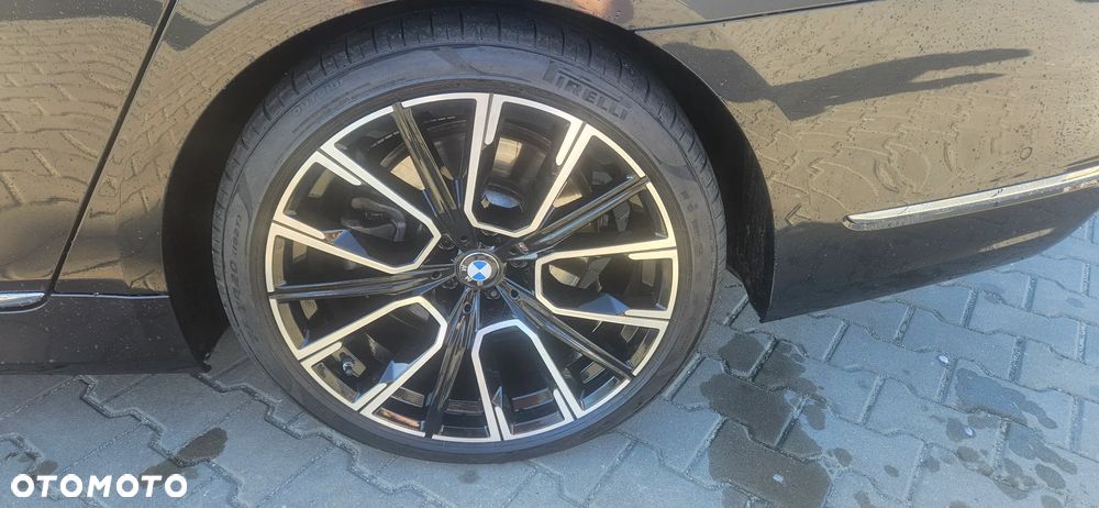 BMW Seria 7 740d xDrive mHEV - 23