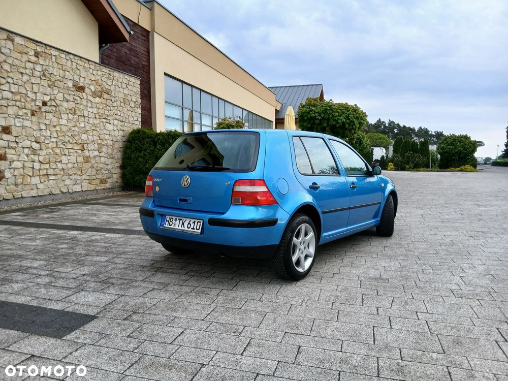 Volkswagen Golf - 10