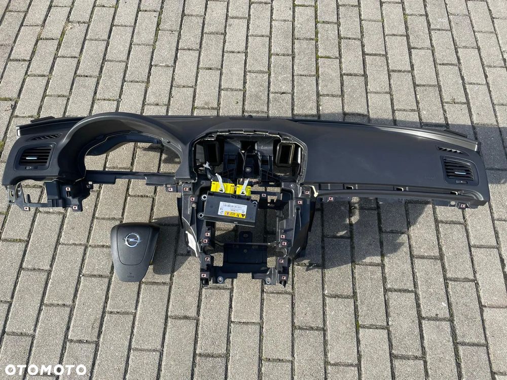DESKA ROZDZIELCZA KONSOLA KOKPIT AIRBAG PODUSZKI OPEL INSIGNIA A 08-13 EUROPA - 1