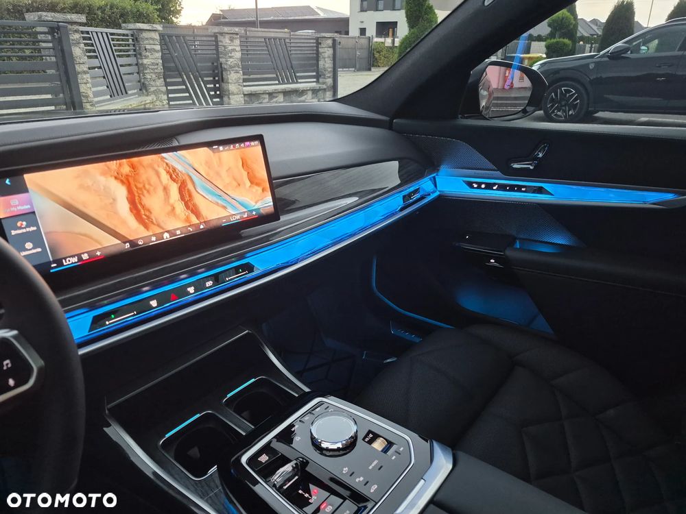 BMW Seria 7 - 16