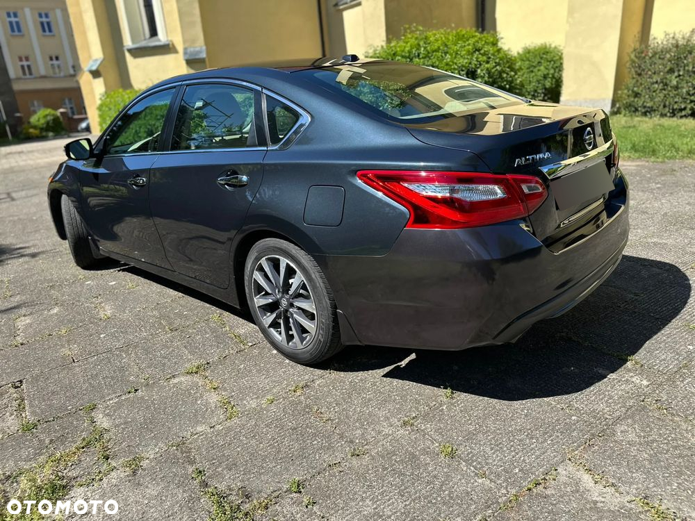 Nissan Altima - 6