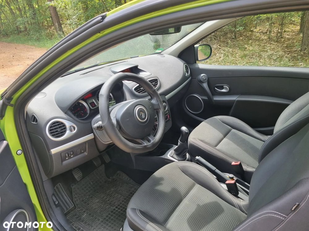 Renault Clio 1.2 16V Emotion - 7