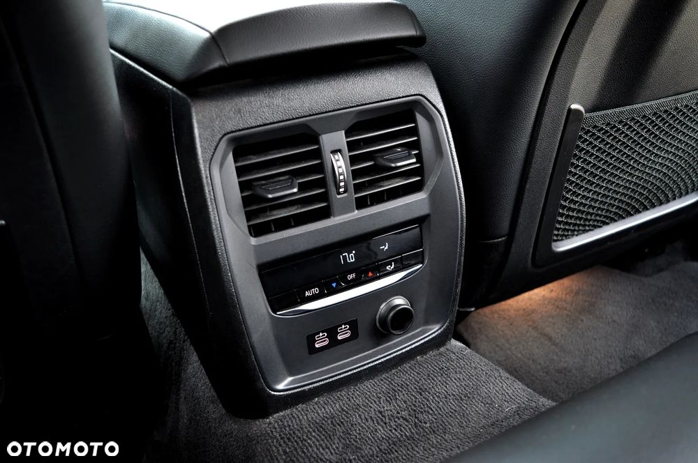 BMW Seria 3 318d M Sport Shadow - 21