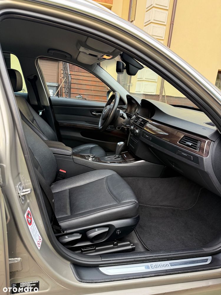 BMW Seria 3 320d Touring Sport-Aut Blue Performance Luxury Line - 22