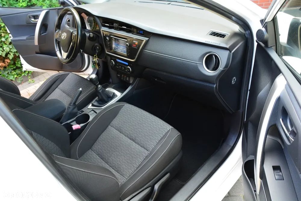 Toyota Auris 1.6 Premium Comfort - 22