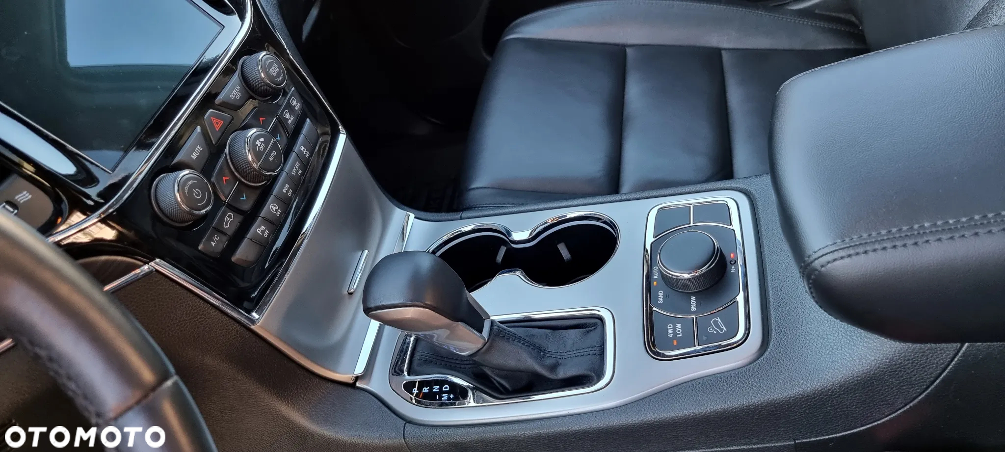 Jeep Grand Cherokee - 14