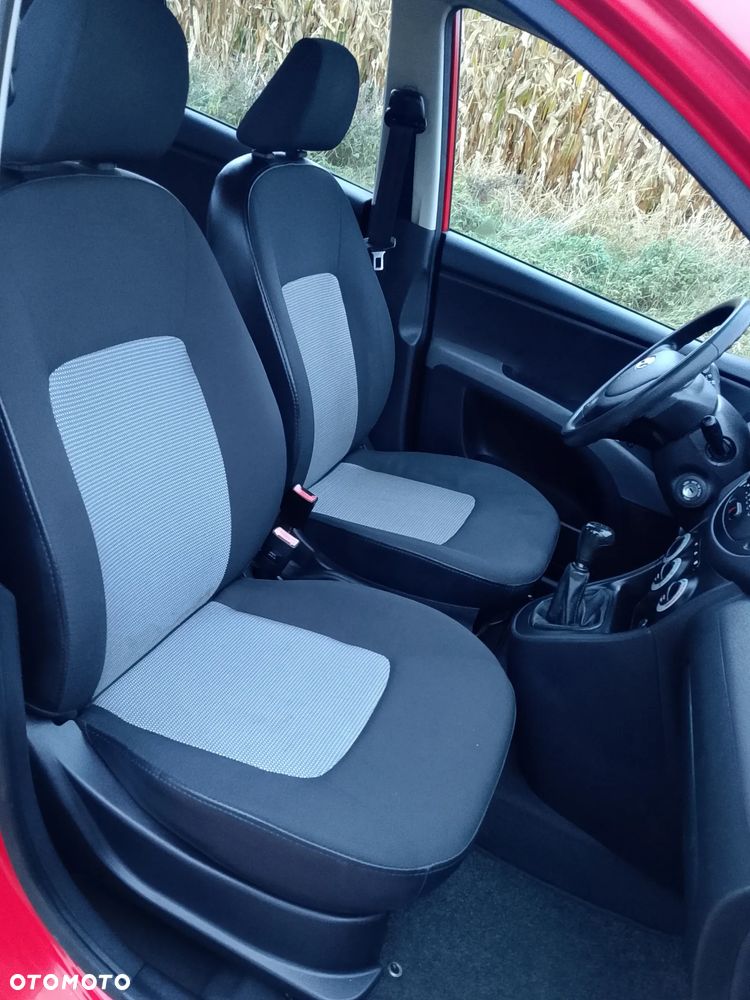 Hyundai i10 1.1 FIFA WM Edition - 18