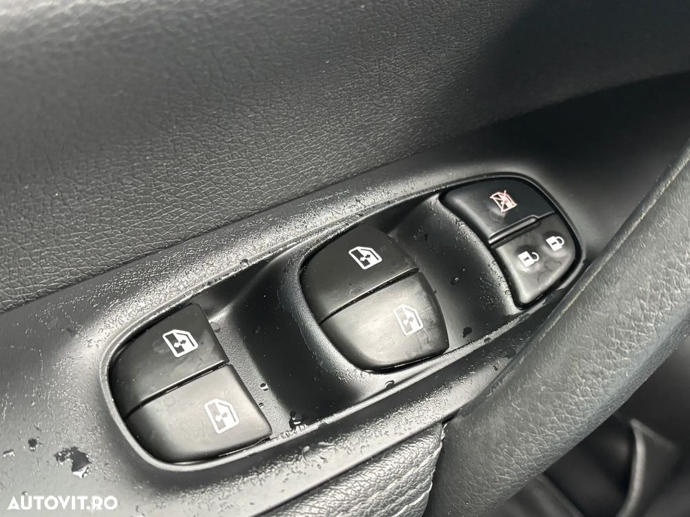 Nissan Qashqai 1.3 DIG-T N-CONNECTA - 28