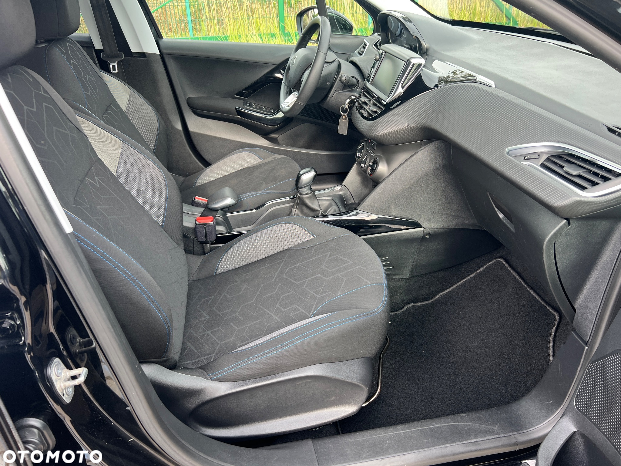 Peugeot 2008 1.2 Pure Tech Signature - 13