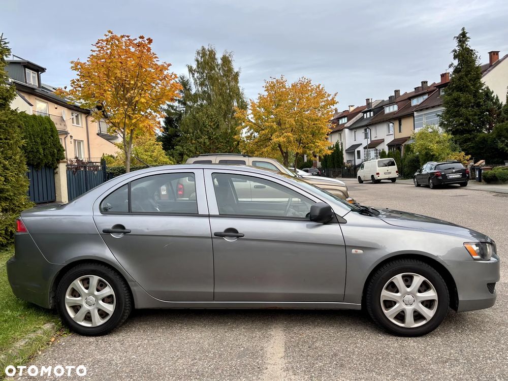 Mitsubishi Lancer 1.6 Inform - 2
