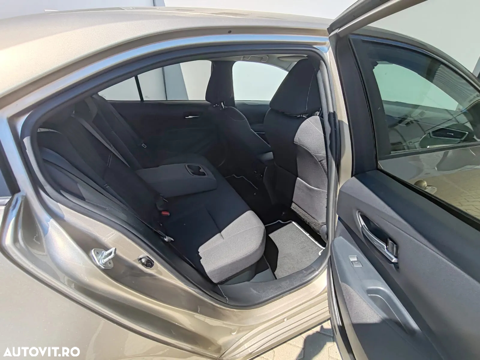 Toyota Corolla 1.8 HSD Dynamic - 6