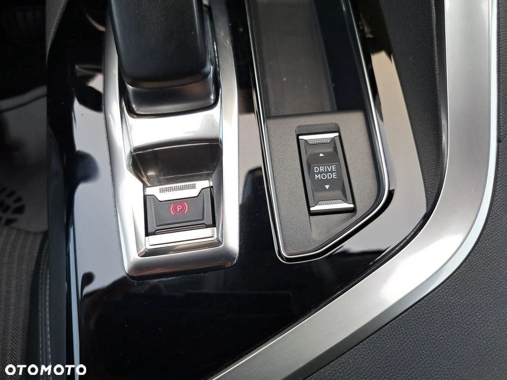 Peugeot 3008 1.6 PureTech Hybrid PHEV Allure Pack S&S EAT8 - 24