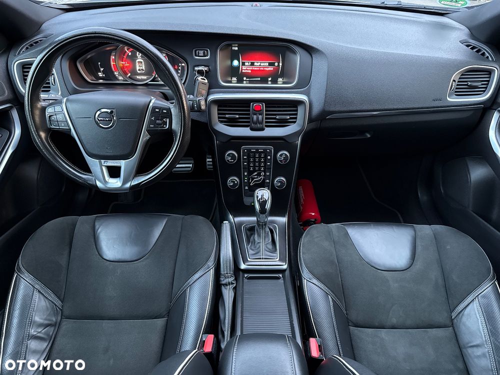 Volvo V40 D3 Geartronic RDesign - 30