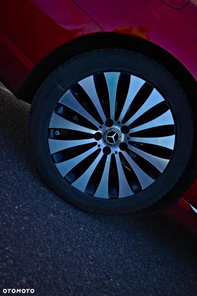 Mercedes-Benz Klasa E 220 d 4-Matic 9G-TRONIC - 11