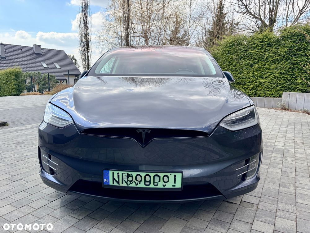 Tesla Model X - 3