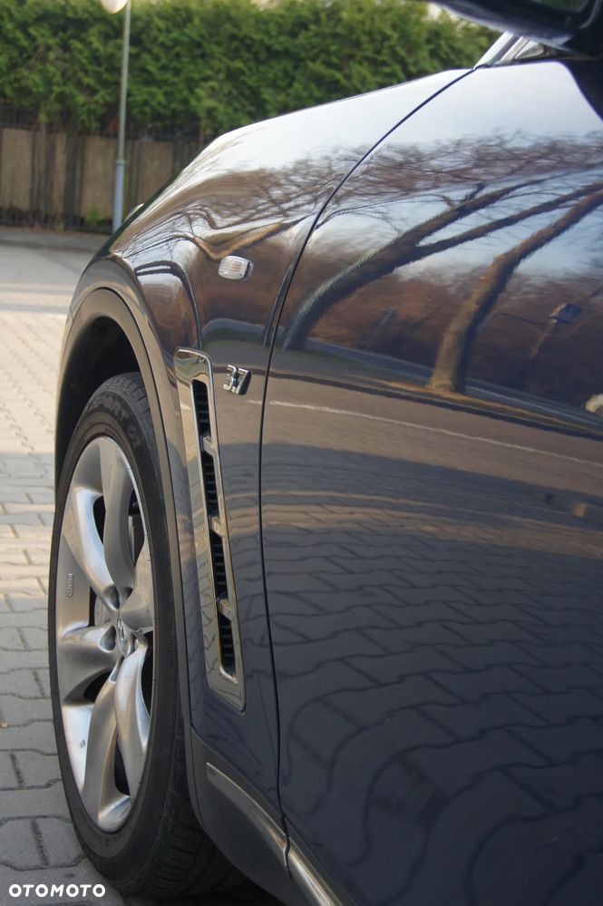 Infiniti QX70 - 9