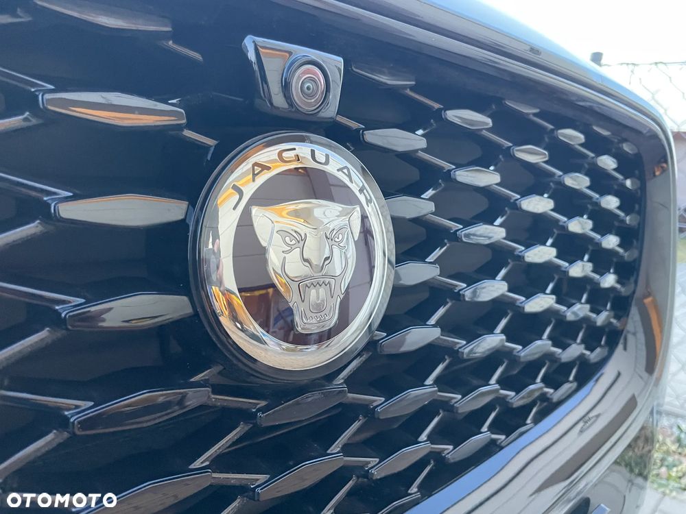 Jaguar E-Pace 2.0 P300 mHEV AWD 300 Sport - 31