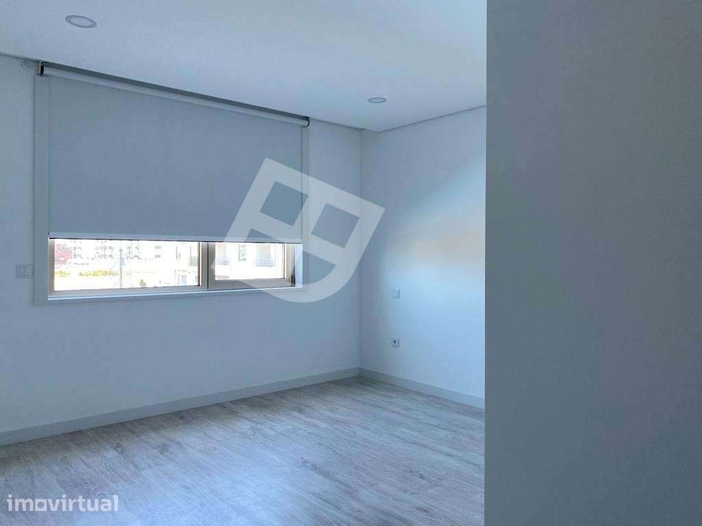 Apartamento T3 Duplex c/ Solários e Varandas - Centro de Aveiro - Grande imagem: 5/22