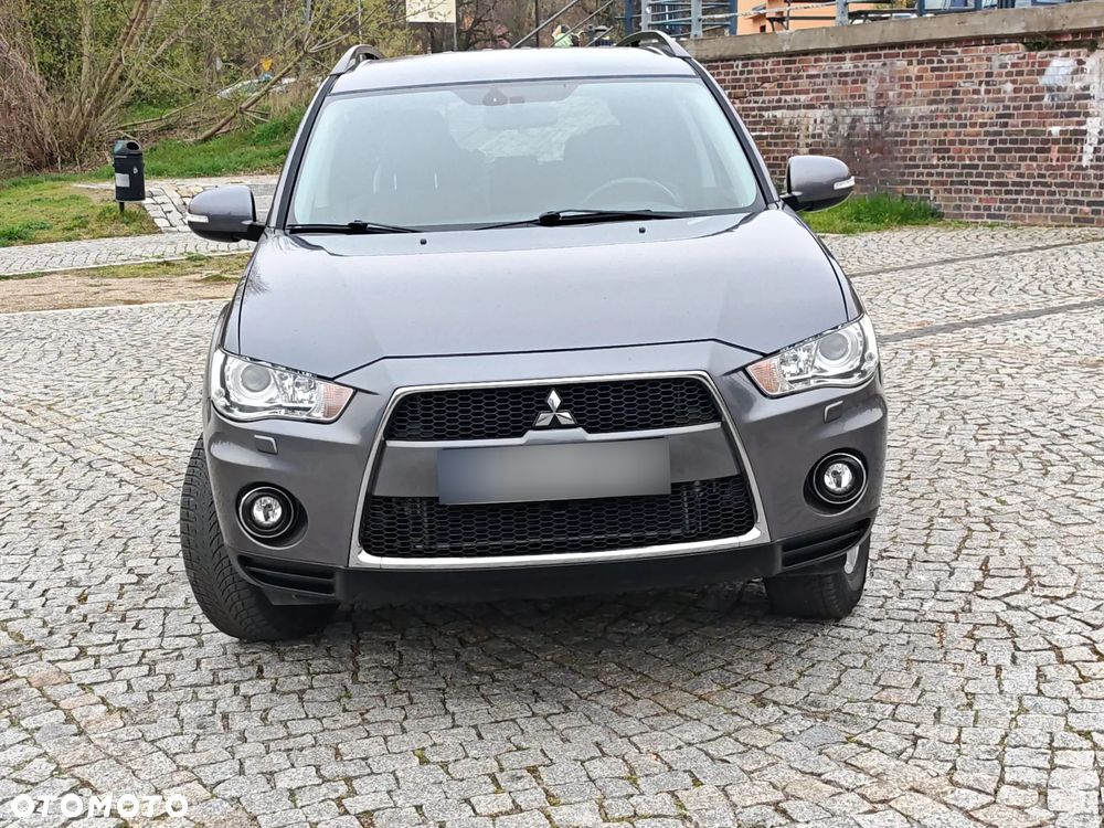 Mitsubishi Outlander 2.4 Intense + - 3