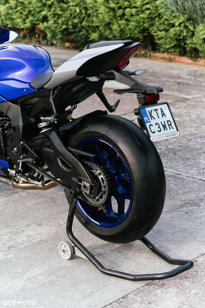 Yamaha R1 - 5