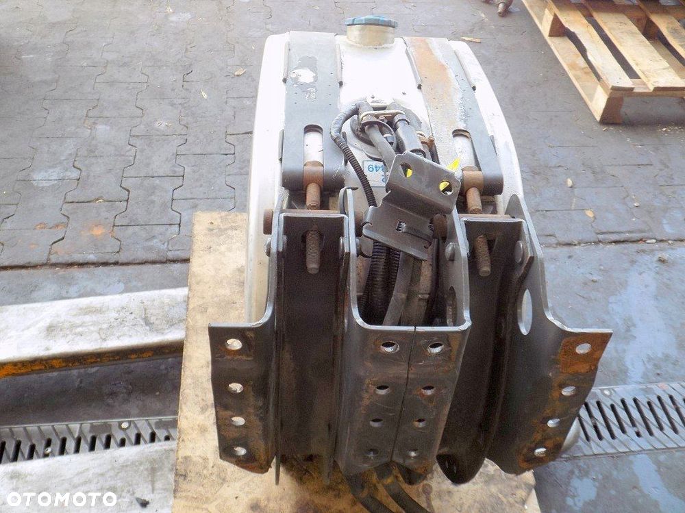 RENAULT PREMIUM DXI 07r ZBIORNIK AD BLUE 68x57x36 - 8