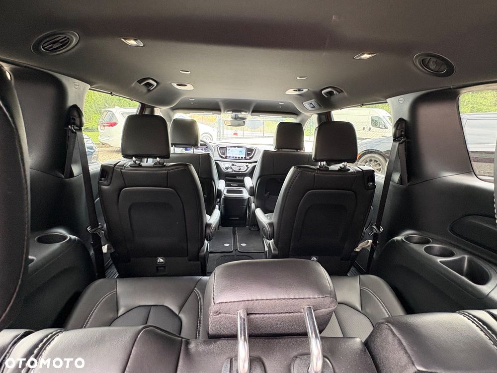 Chrysler Pacifica - 17
