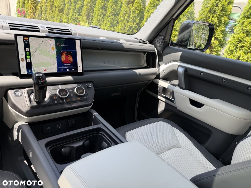 Land Rover Defender 3.0 D300 mHEV X-Dynamic HSE - 18