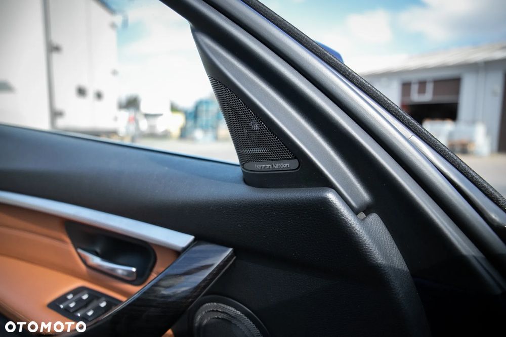 BMW Seria 3 320d Luxury Line - 12