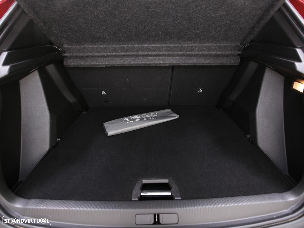 Peugeot 2008 1.5 BlueHDi Allure EAT8 - 13