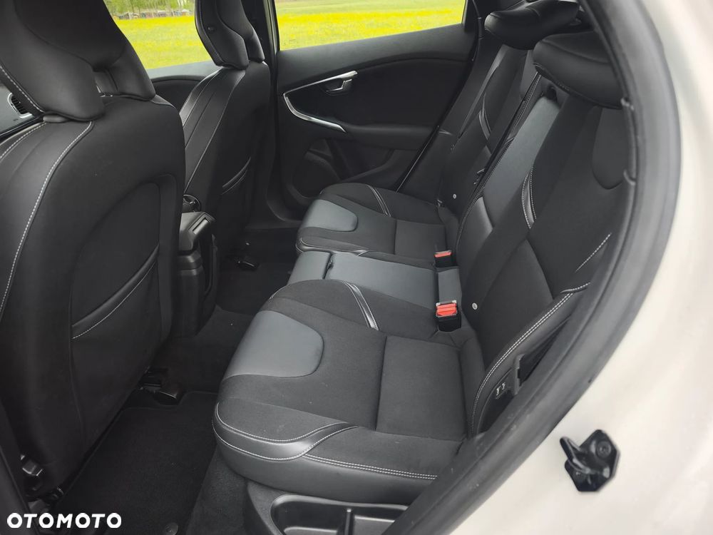 Volvo V40 D2 Momentum - 10