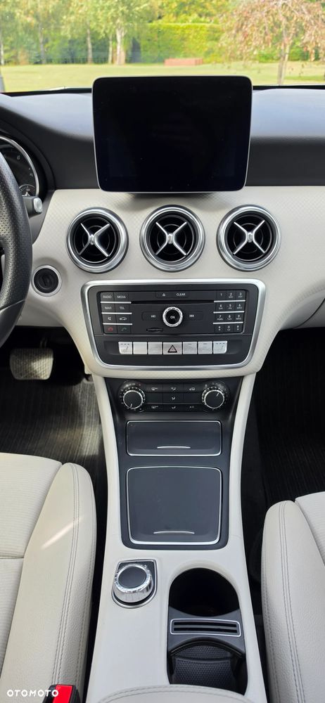 Mercedes-Benz Klasa A 180 7G-DCT - 16