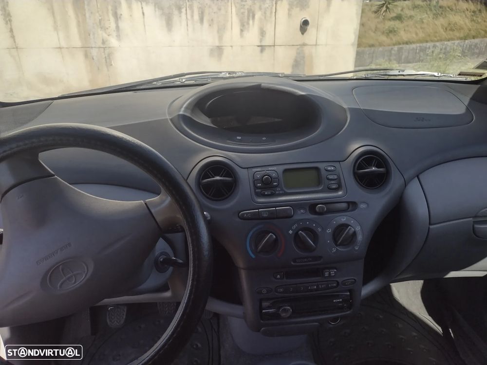Toyota Yaris - 5