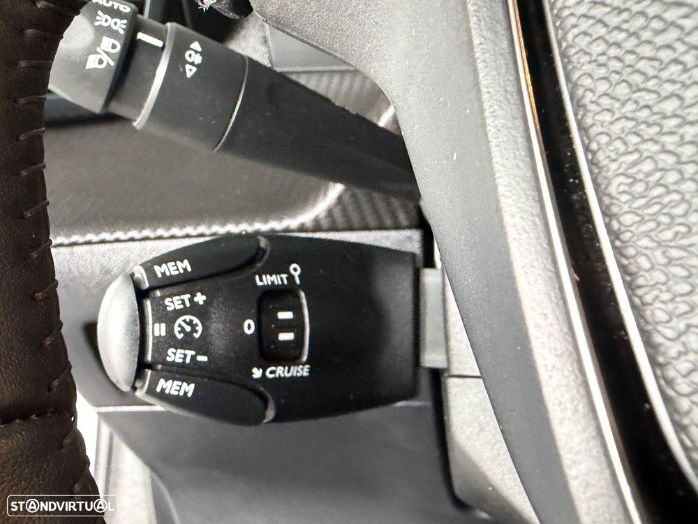 Peugeot 208 1.2 PureTech Allure - 25