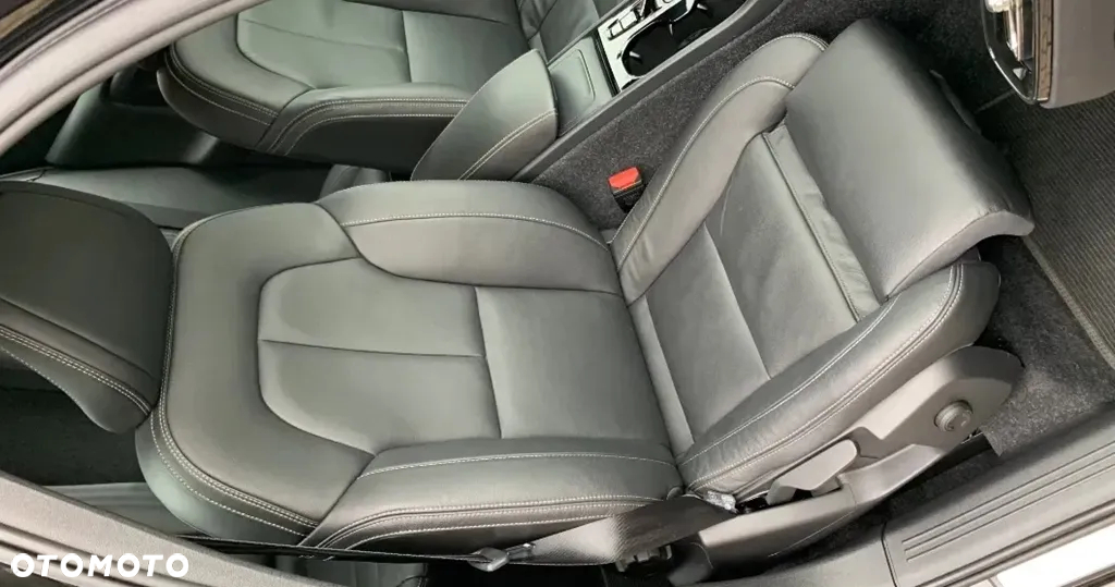 Volvo XC 40 T4 AWD R-Design - 27