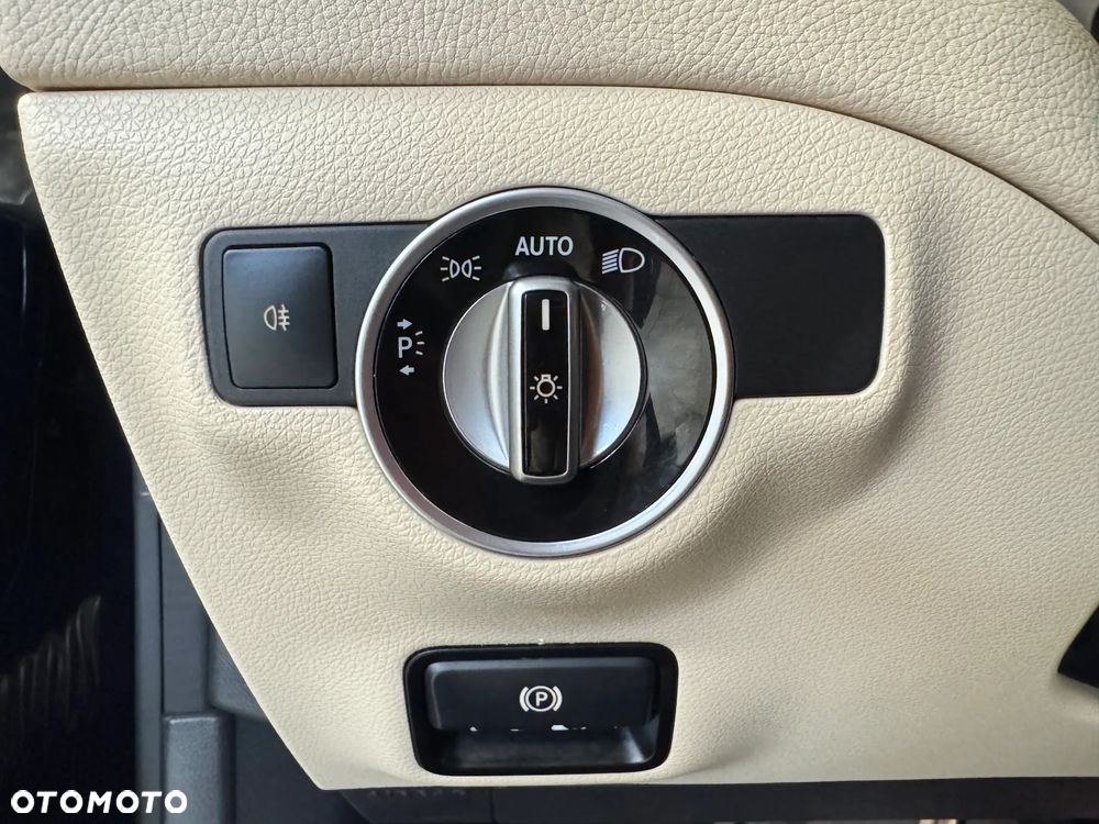 Mercedes-Benz CLA 250 7G-DCT UrbanStyle Edition - 17