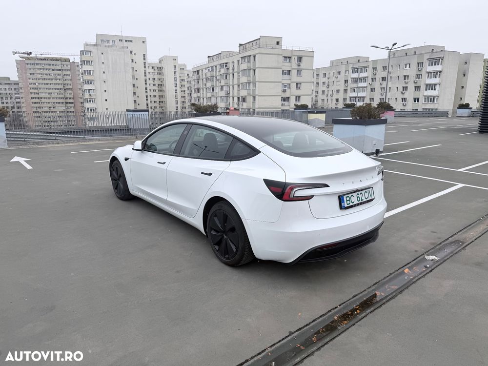 Tesla Model 3 - 7