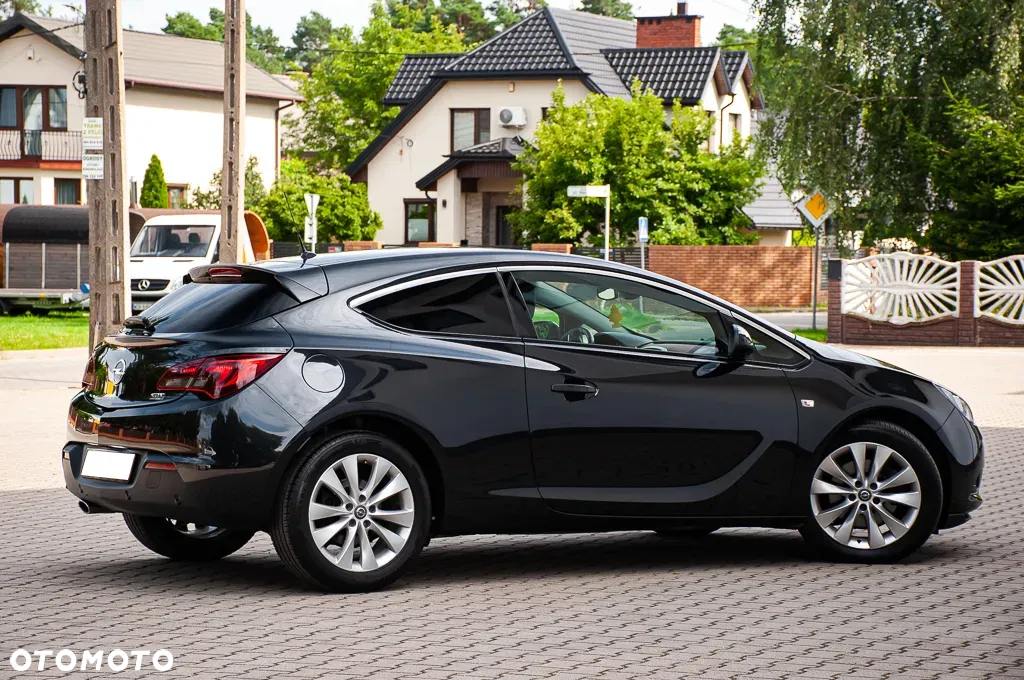 Opel Astra IV GTC 1.6 T Sport - 12